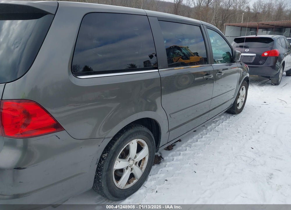 2010 VOLKSWAGEN ROUTAN SEL VIN: 2V4RW5DXXAR424356