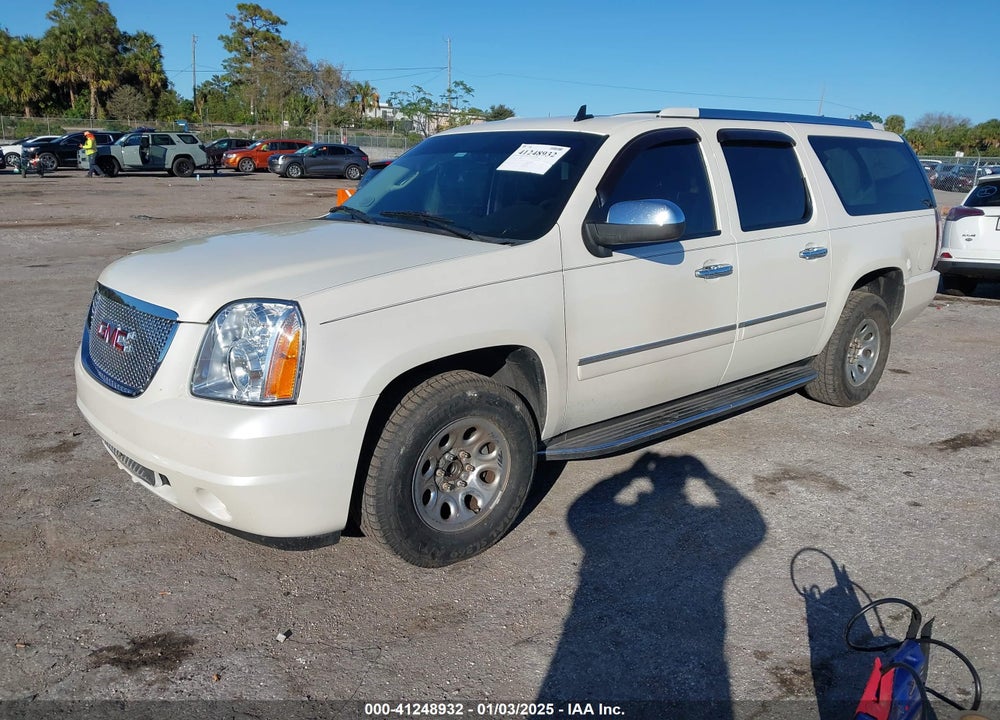 2014 GMC YUKON XL 1500 DENALI VIN: 1GKS1MEF7ER220981