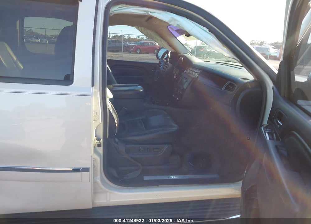 2014 GMC YUKON XL 1500 DENALI VIN: 1GKS1MEF7ER220981