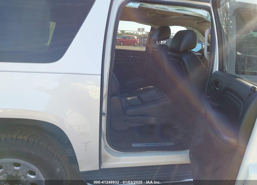 2014 GMC YUKON XL 1500 DENALI VIN: 1GKS1MEF7ER220981