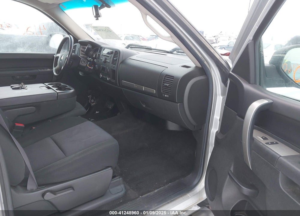 2011 CHEVROLET SILVERADO 1500 VIN: 3GCPKSE39BG157905