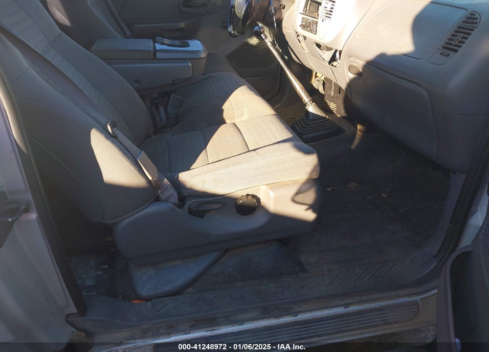 2001 FORD F-150 XL/XLT VIN: 1FTZX17211NB42927
