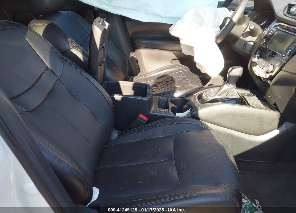 2019 NISSAN ROGUE VIN: 5N1AT2MV0KC728590