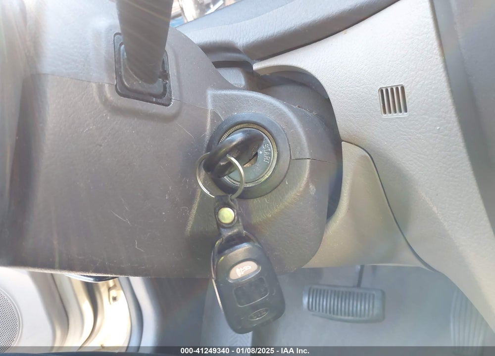 2009 KIA SPECTRA VIN: KNAFE221195651423