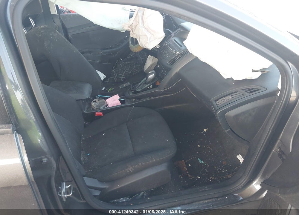 2015 FORD FOCUS VIN: 1FADP3K29FL302042