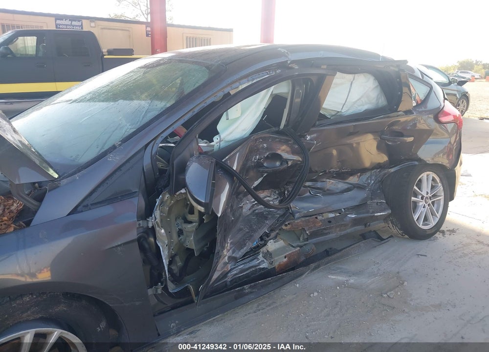 2015 FORD FOCUS VIN: 1FADP3K29FL302042