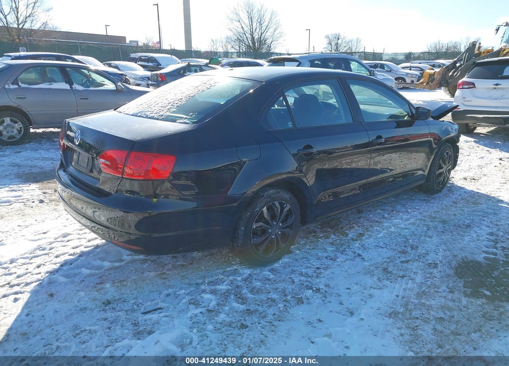 2011 VOLKSWAGEN JETTA 2.0L S VIN: 3VW2K7AJ1BM021021