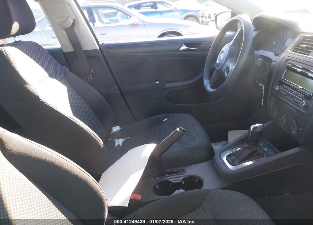 2011 VOLKSWAGEN JETTA 2.0L S VIN: 3VW2K7AJ1BM021021
