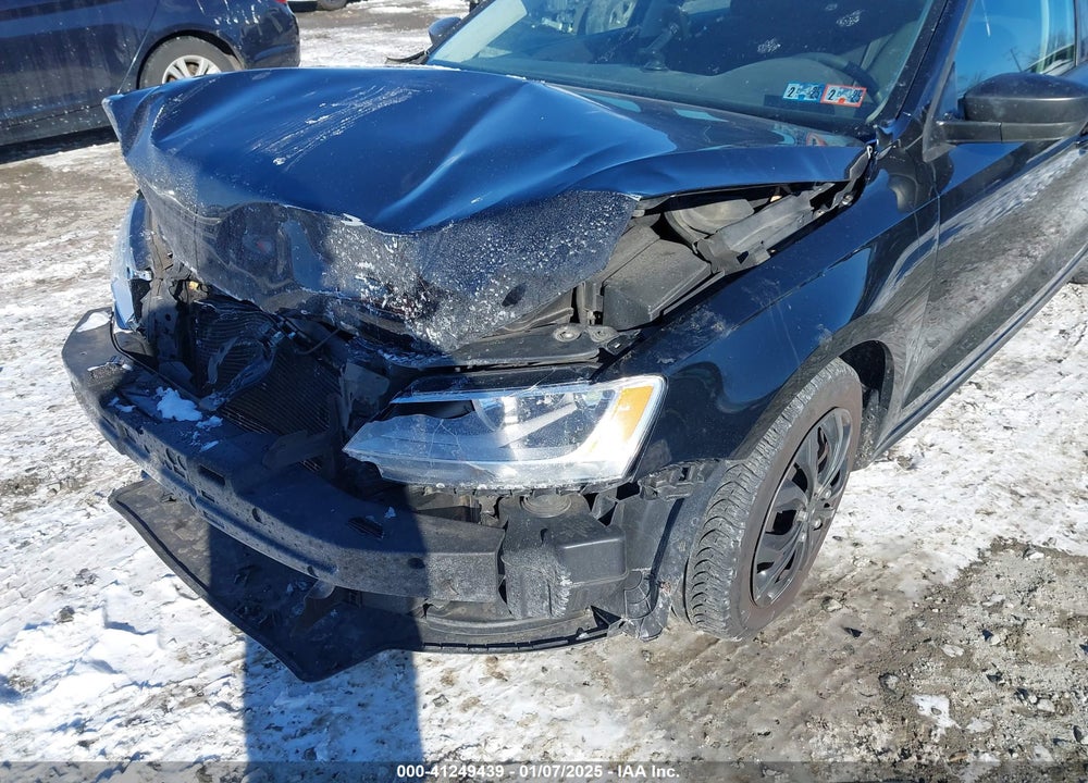 2011 VOLKSWAGEN JETTA 2.0L S VIN: 3VW2K7AJ1BM021021