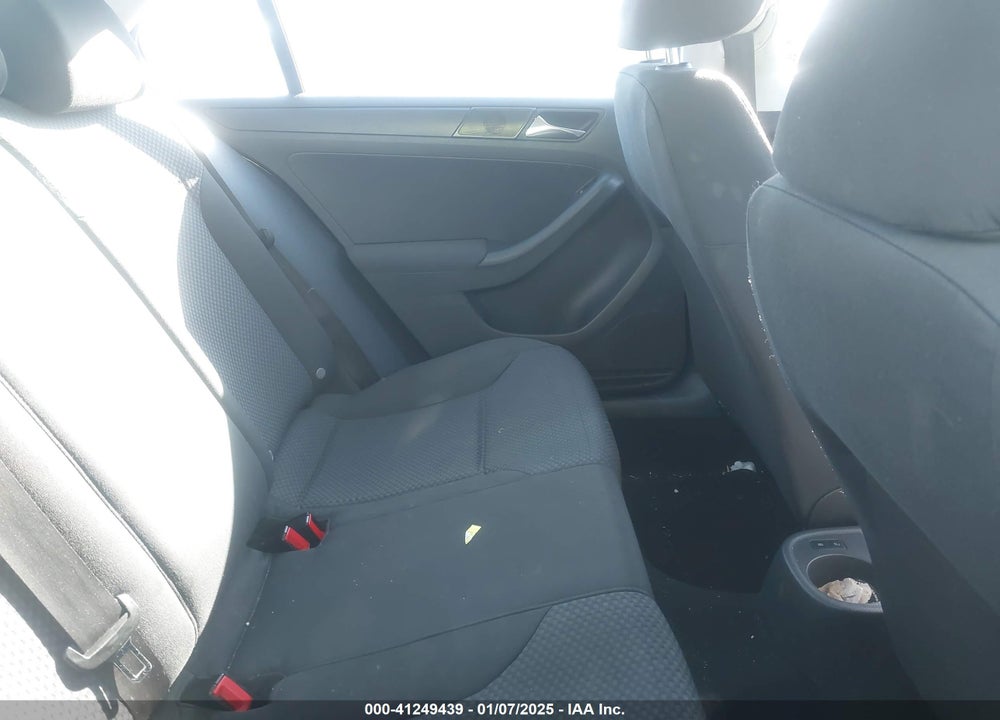 2011 VOLKSWAGEN JETTA 2.0L S VIN: 3VW2K7AJ1BM021021