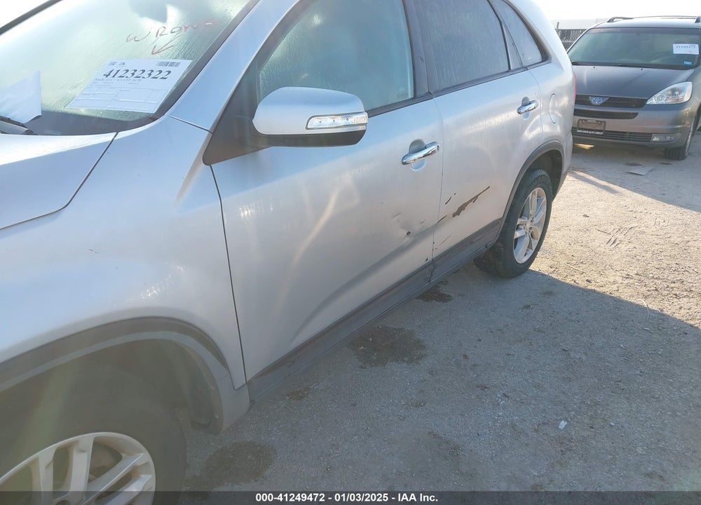 2015 KIA SORENTO LX V6 VIN: 5XYKTDA74FG602194
