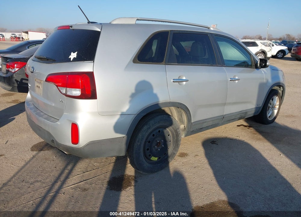2015 KIA SORENTO LX V6 VIN: 5XYKTDA74FG602194