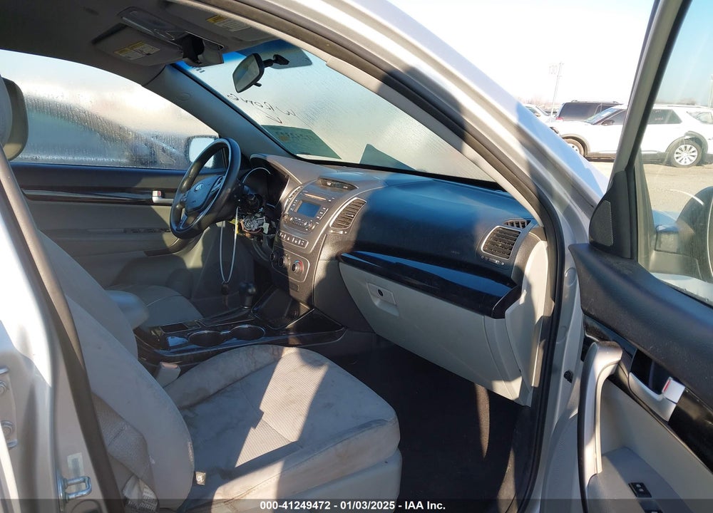 2015 KIA SORENTO LX V6 VIN: 5XYKTDA74FG602194