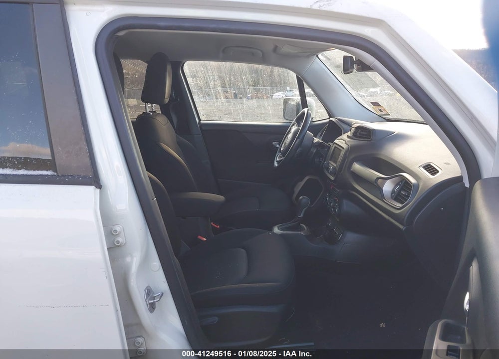 2016 JEEP RENEGADE LATITUDE VIN: ZACCJBBT1GPE12767