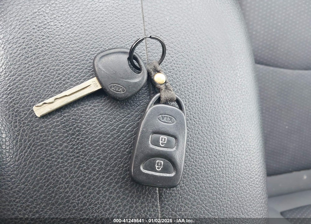 2011 KIA SORENTO LX V6 VIN: 5XYKT4A20BG164885