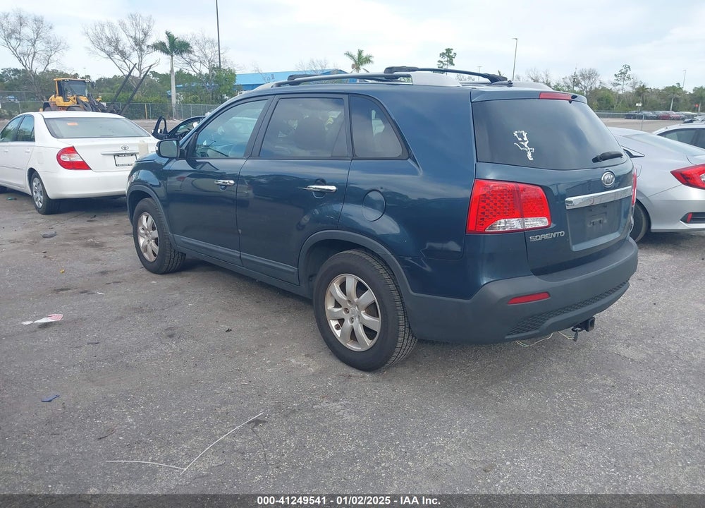 2011 KIA SORENTO LX V6 VIN: 5XYKT4A20BG164885
