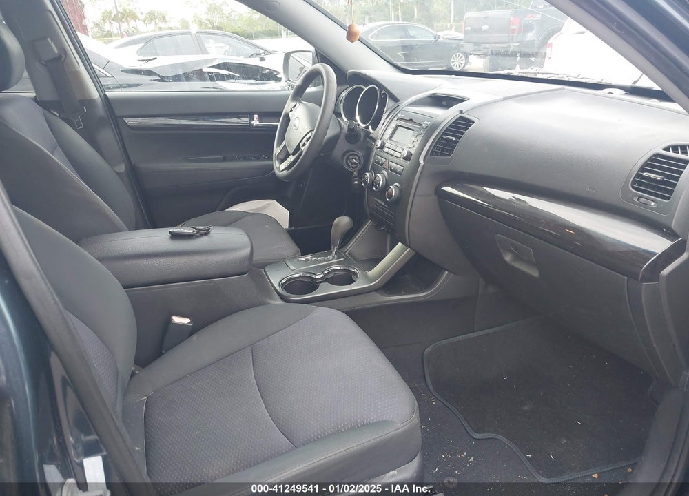2011 KIA SORENTO LX V6 VIN: 5XYKT4A20BG164885