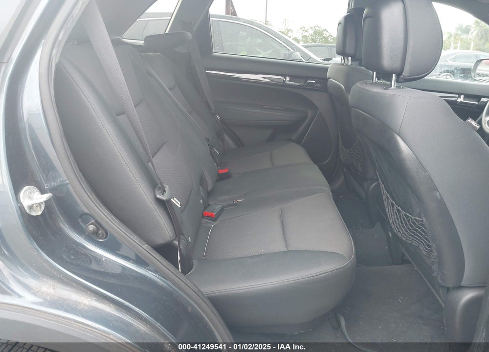 2011 KIA SORENTO LX V6 VIN: 5XYKT4A20BG164885