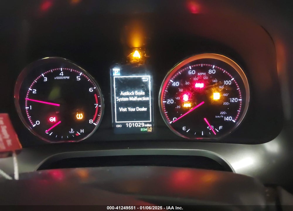 2018 TOYOTA RAV4 SE VIN: JTMNFREV5JD119492