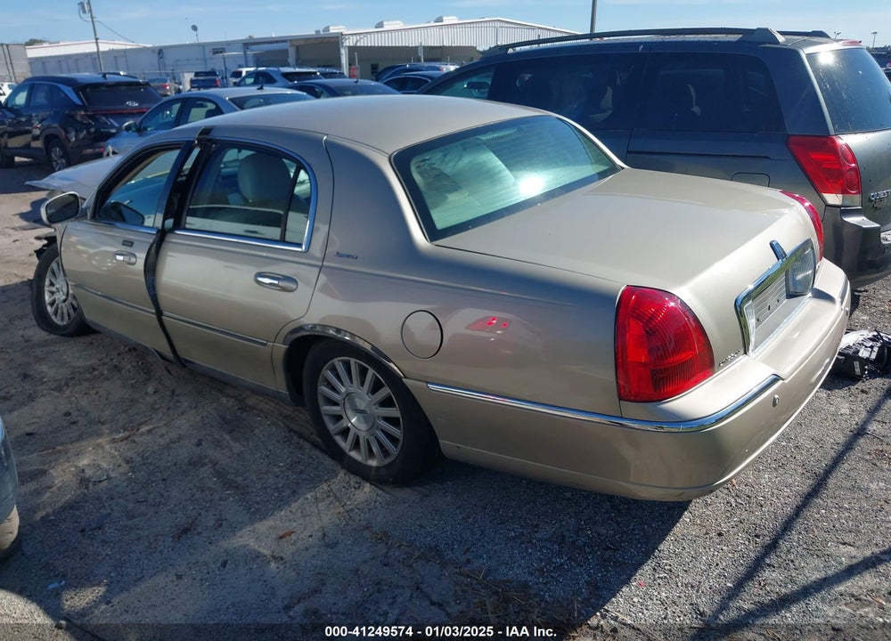 2004 LINCOLN TOWN CAR SIGNATURE VIN: 1LNHM81WX4Y671266