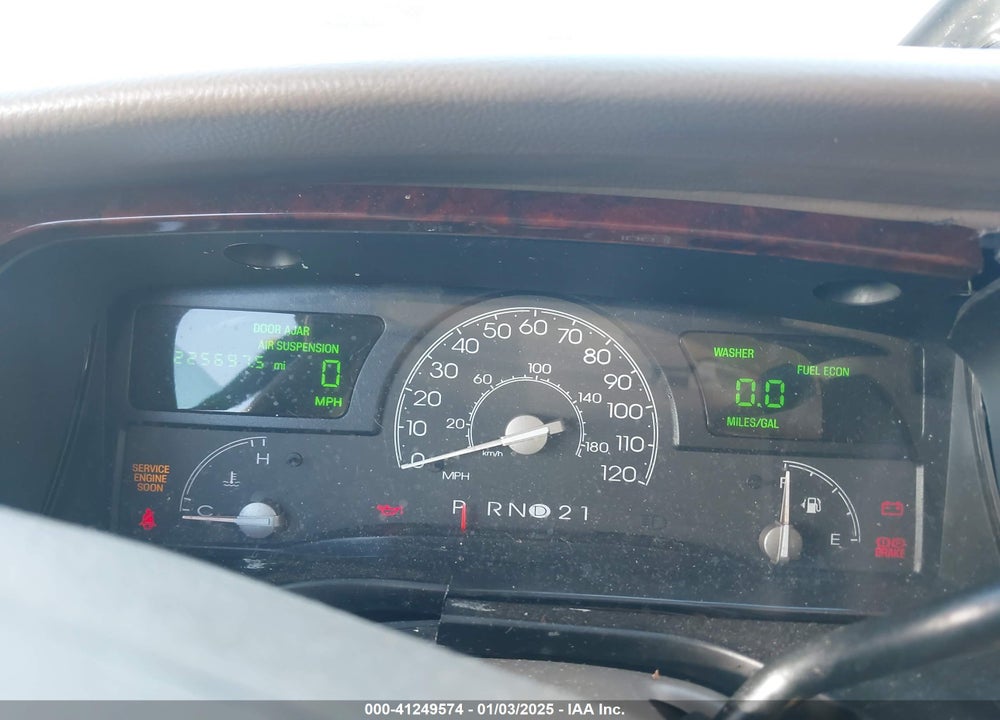2004 LINCOLN TOWN CAR SIGNATURE VIN: 1LNHM81WX4Y671266