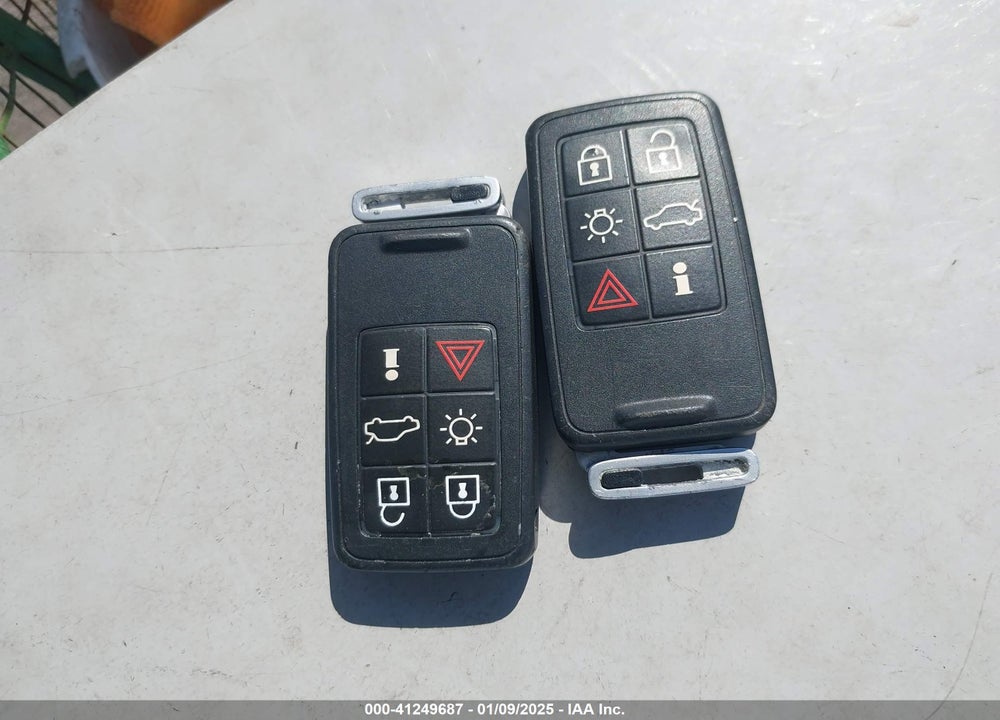 2009 VOLVO V70 3.2 VIN: YV1BW982391101066