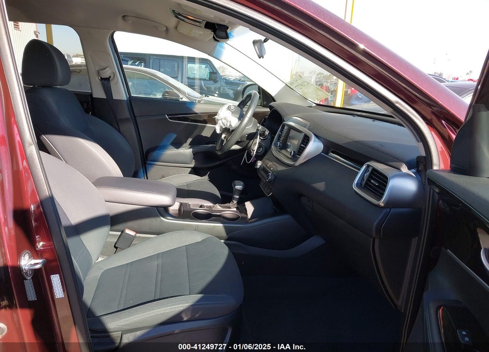 2019 KIA SORENTO VIN: 5XYPG4A53KG594088
