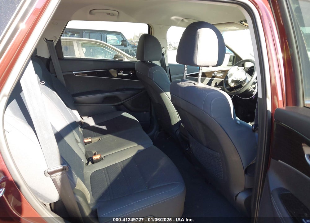 2019 KIA SORENTO VIN: 5XYPG4A53KG594088