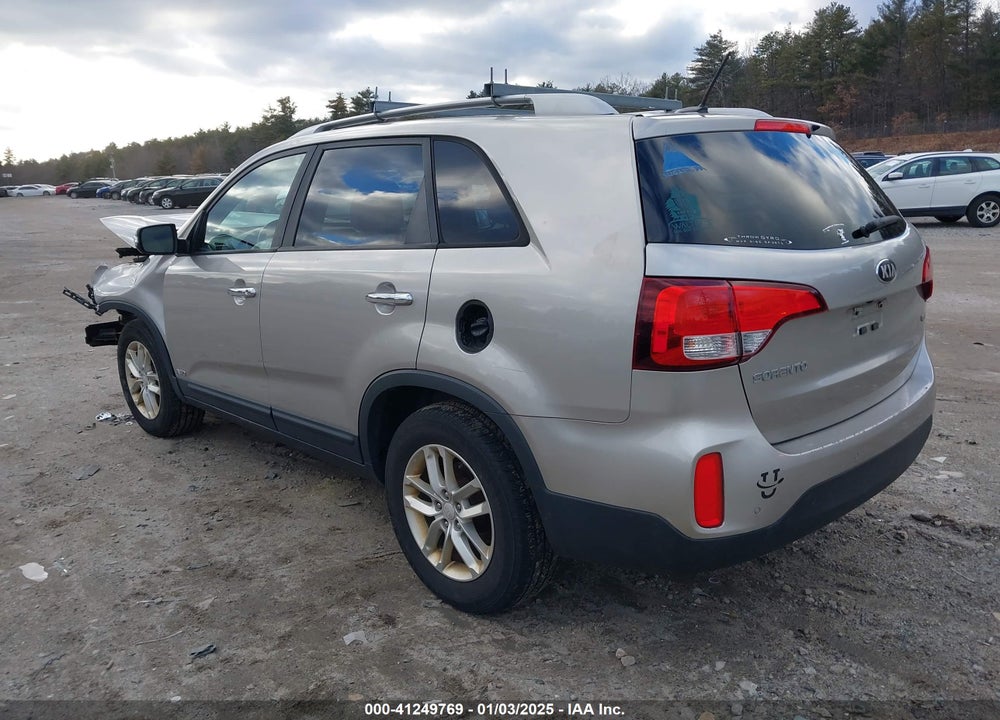 2014 KIA SORENTO LX VIN: 5XYKTCA67EG438472