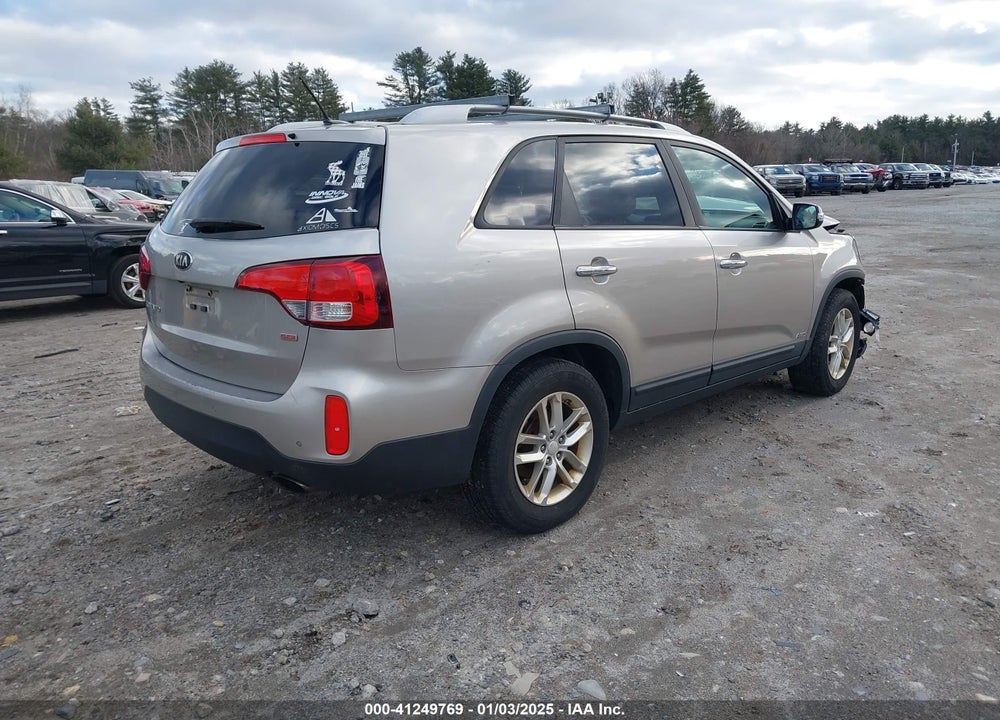 2014 KIA SORENTO LX VIN: 5XYKTCA67EG438472