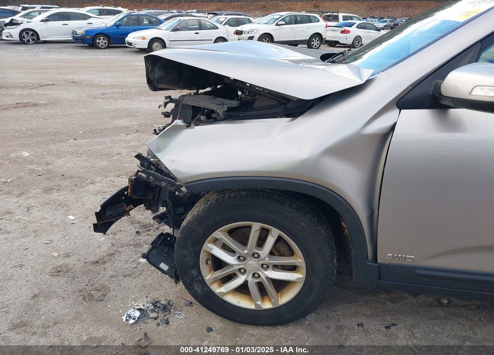 2014 KIA SORENTO LX VIN: 5XYKTCA67EG438472