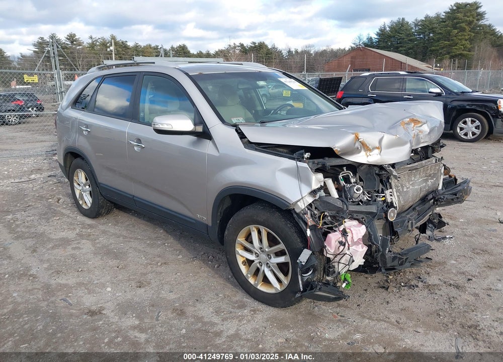 2014 KIA SORENTO LX VIN: 5XYKTCA67EG438472