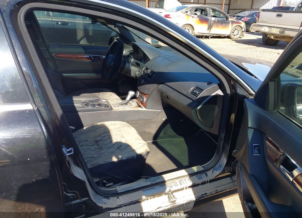 2011 MERCEDES-BENZ C VIN: WDDGF8BBXBR168601