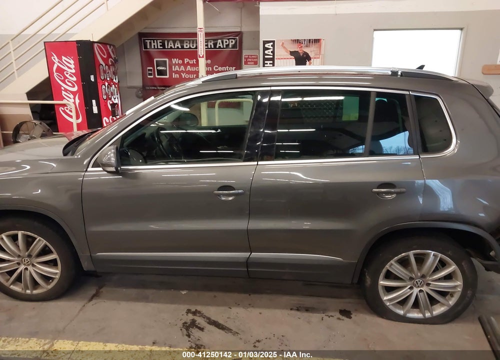 2012 VOLKSWAGEN TIGUAN VIN: WVGBV7AX7CW103623