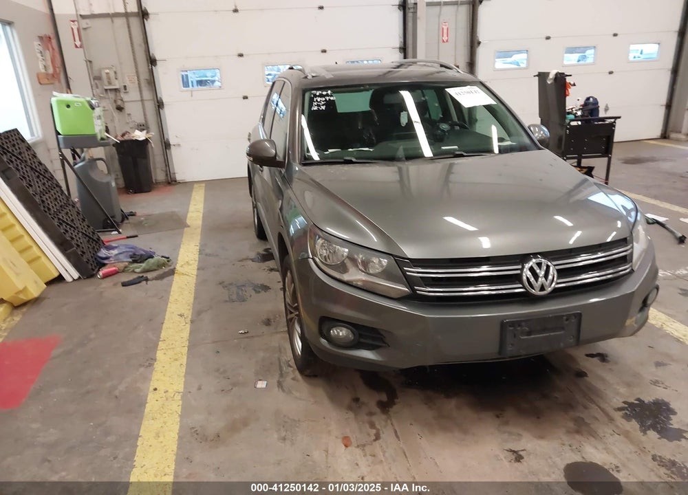 2012 VOLKSWAGEN TIGUAN VIN: WVGBV7AX7CW103623