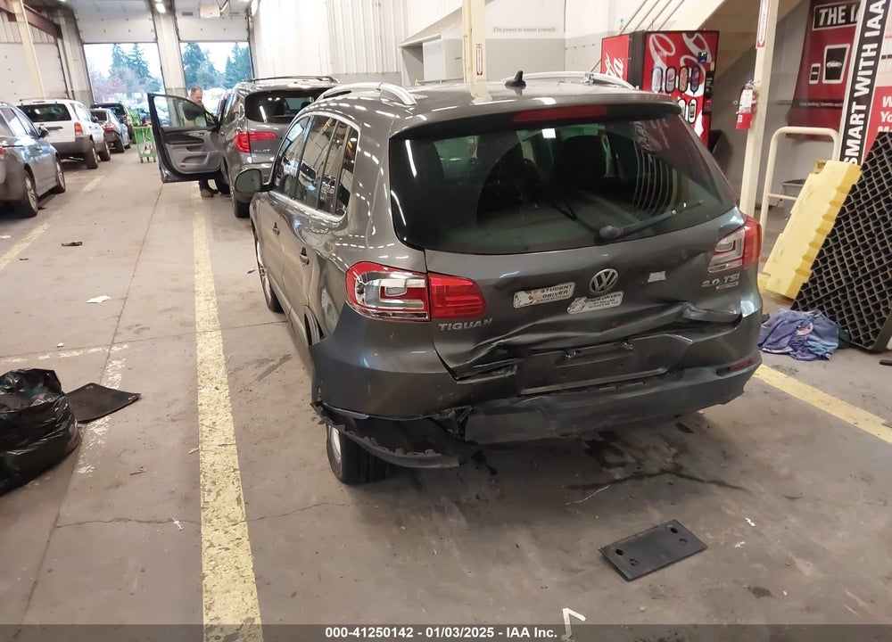 2012 VOLKSWAGEN TIGUAN VIN: WVGBV7AX7CW103623