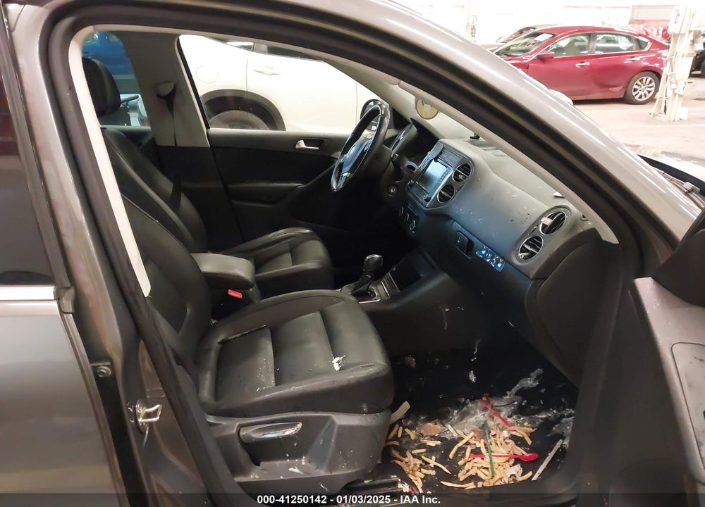 2012 VOLKSWAGEN TIGUAN VIN: WVGBV7AX7CW103623