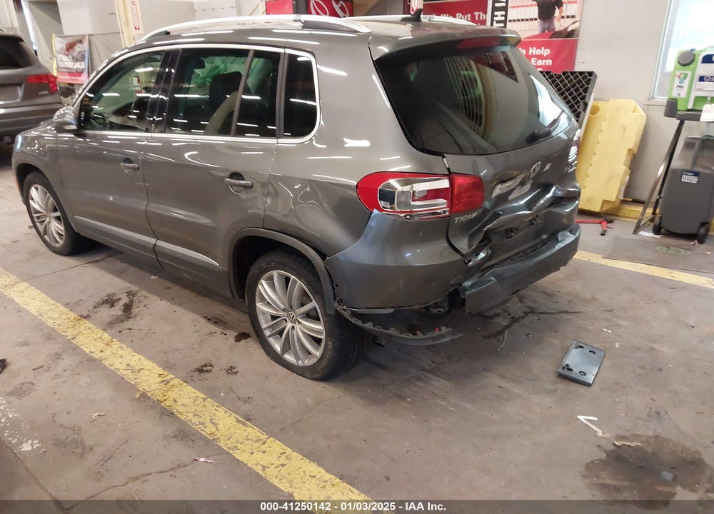 2012 VOLKSWAGEN TIGUAN VIN: WVGBV7AX7CW103623