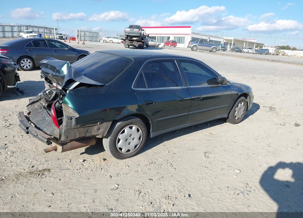 2000 HONDA ACCORD 2.3 LX VIN: JHMCG5646YC017071