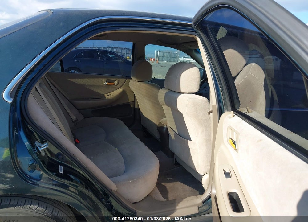 2000 HONDA ACCORD 2.3 LX VIN: JHMCG5646YC017071