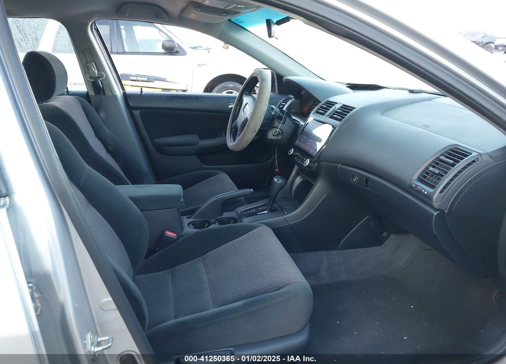 2004 HONDA ACCORD 2.4 LX VIN: 3HGCM56364G700902