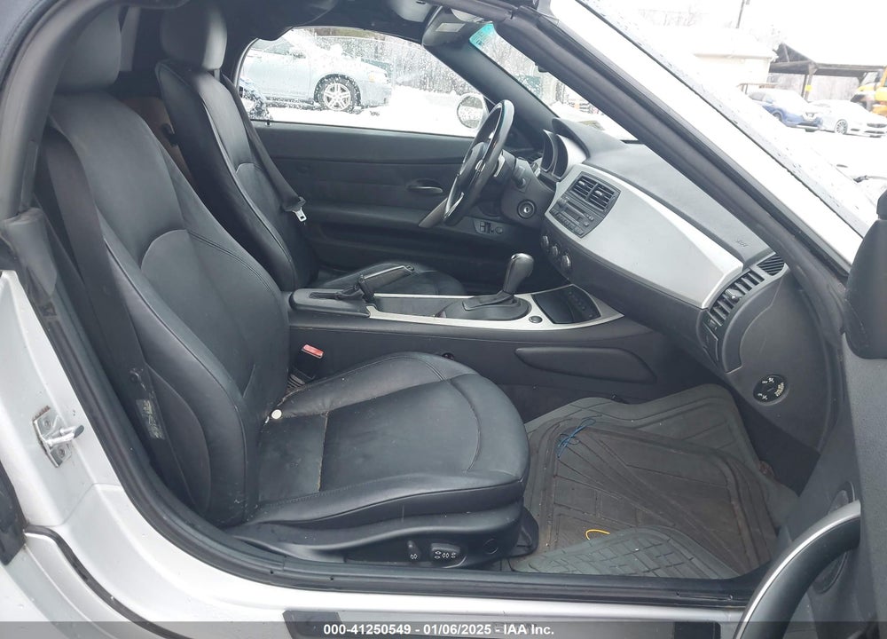 2007 BMW Z4 VIN: 4USBU33517LW70844
