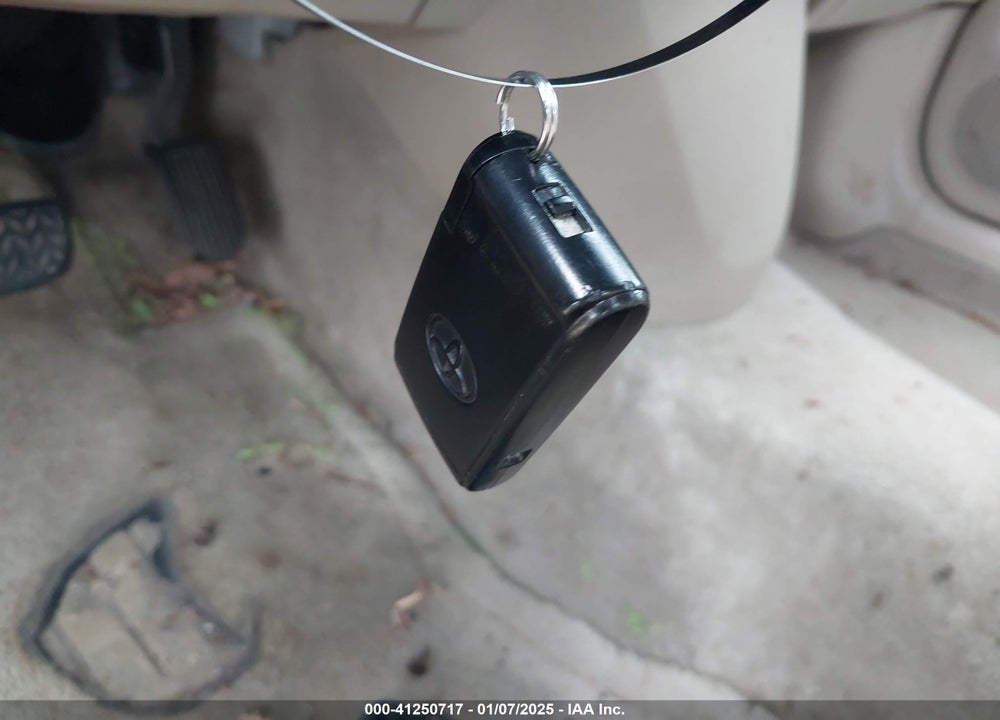 2004 TOYOTA PRIUS VIN: JTDKB22U240088070