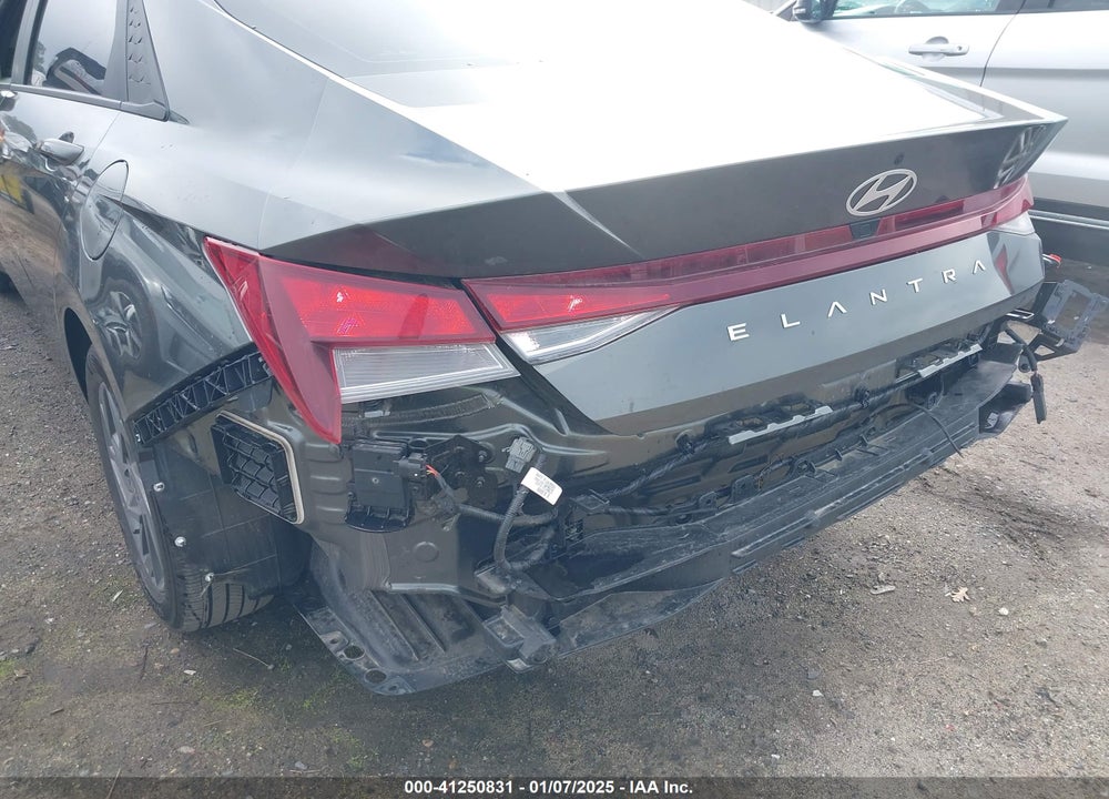 2024 HYUNDAI ELANTRA VIN: KMHLM4DG4RU805095