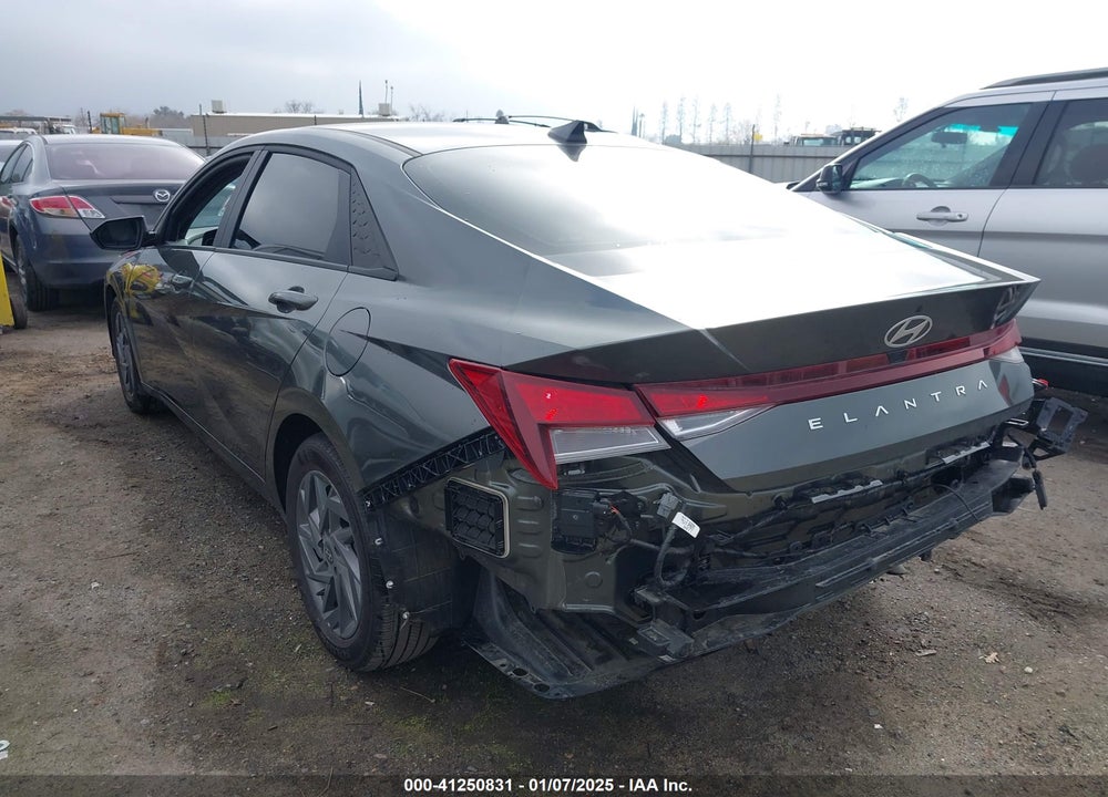 2024 HYUNDAI ELANTRA VIN: KMHLM4DG4RU805095