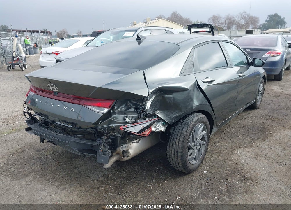 2024 HYUNDAI ELANTRA VIN: KMHLM4DG4RU805095