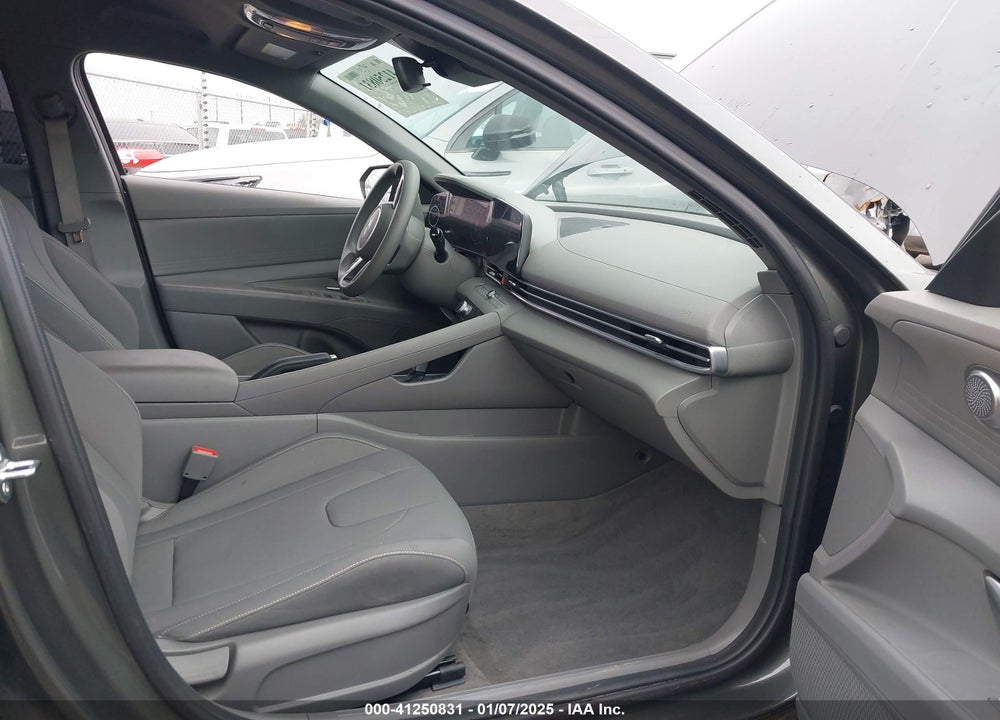2024 HYUNDAI ELANTRA VIN: KMHLM4DG4RU805095
