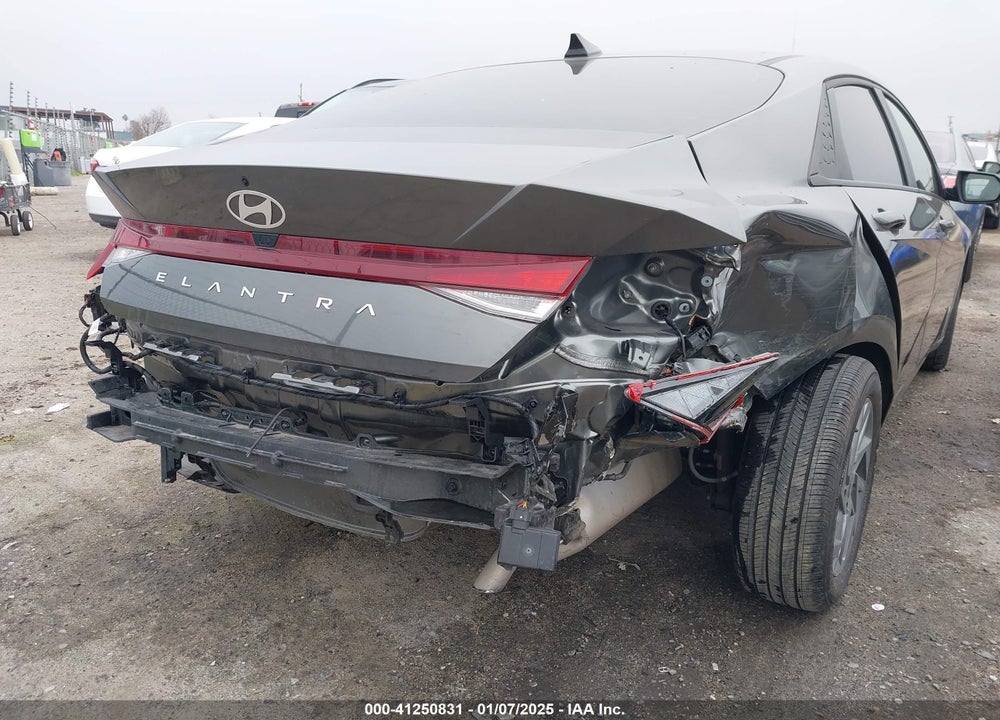 2024 HYUNDAI ELANTRA VIN: KMHLM4DG4RU805095