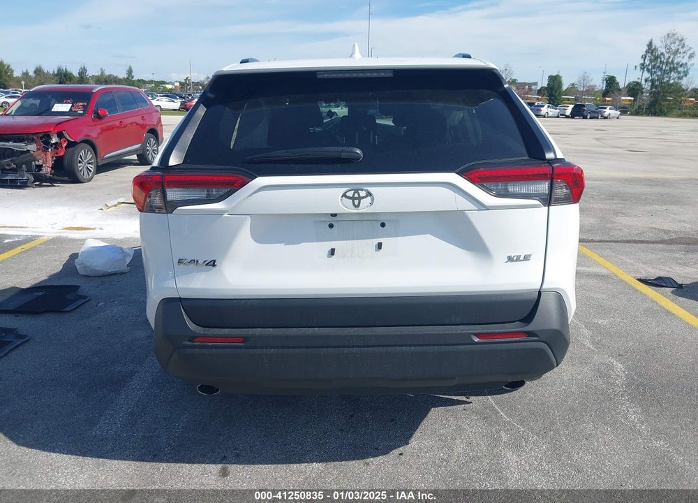 2024 TOYOTA RAV4 XLE VIN: 2T3W1RFVXRC267820