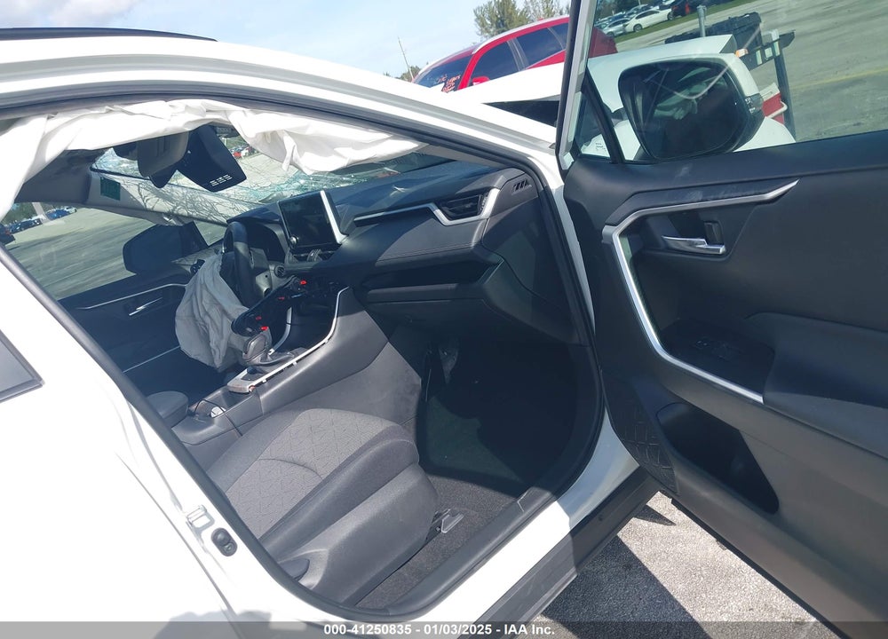 2024 TOYOTA RAV4 XLE VIN: 2T3W1RFVXRC267820